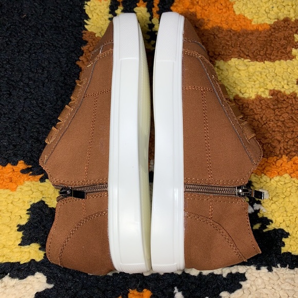 Rad, zip up sneakers!! - Picture 7 of 9